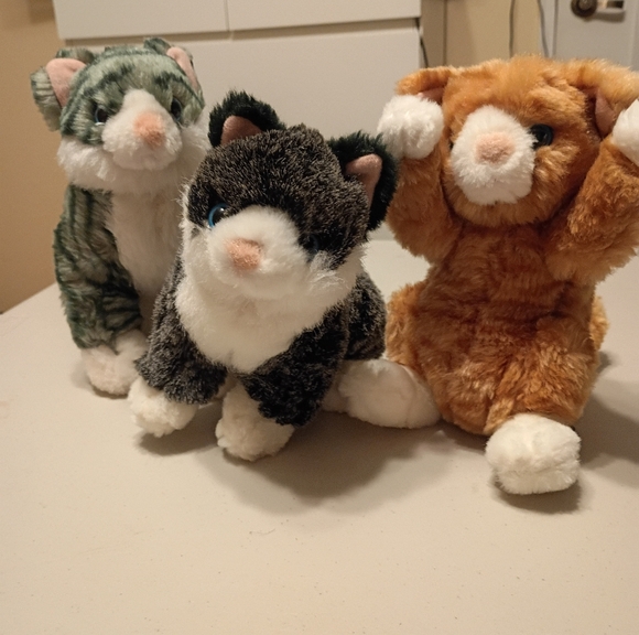 Melissa & Doug -Lot Of 3 Stuffed Kittens - Picture 2 of 4